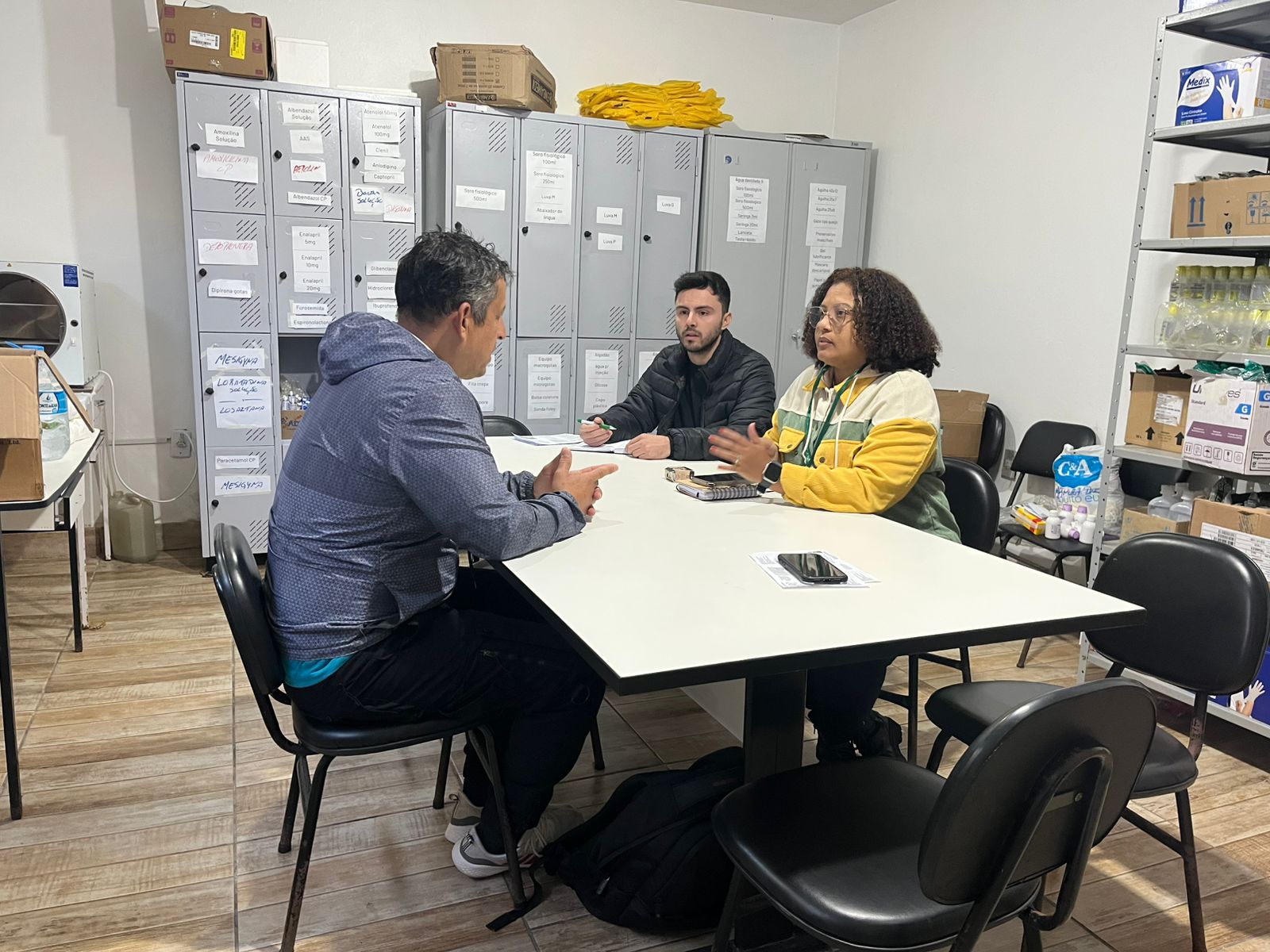 Reunião com a Assistênte Social do Posto Santa Terezinha para tratar da divulgação da Pré Conferência de Saúde.