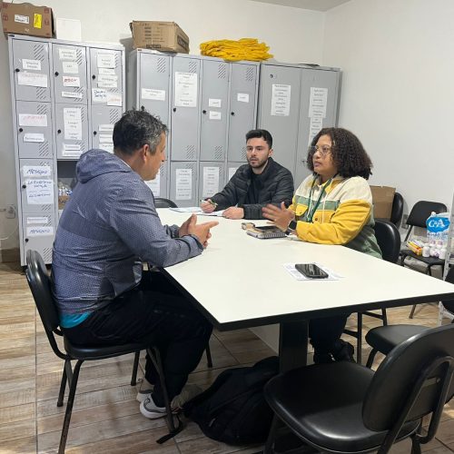 Reunião com a Assistênte Social do Posto Santa Terezinha para tratar da divulgação da Pré Conferência de Saúde.