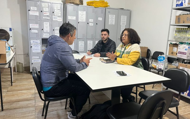 Reunião com a Assistênte Social do Posto Santa Terezinha para tratar da divulgação da Pré Conferência de Saúde.
